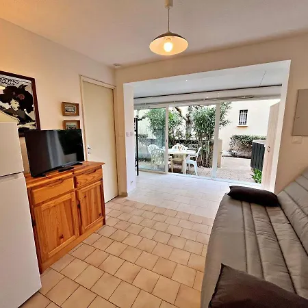 Appartement T2 Avec Grande Terrasse, Proche Plage, Parking Et Equipements Complets - Fr-1-387-165 *